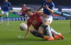 Hậu vệ MU thoát thẻ đỏ nhờ vận may như Pickford