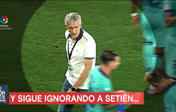 Video gây sốc cho thấy Messi không thèm nhìn mặt HLV Barca