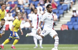 Neymar tái hiện màn đá phạt đền kinh điển của Messi