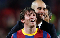 Tin bóng đá 7/7:  HLV Guardiola cầu xin Messi ở lại Barca
