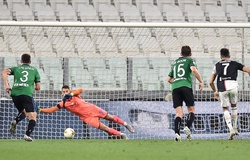 Ronaldo "máu lạnh" thế nào trước những quả phạt đền cân não?