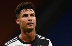 Ronaldo trình làng kiểu tóc mới tái hiện thời khoác áo MU 
