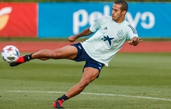 2 ngôi sao Tây Ban Nha gây choáng với khả năng điều khiển bóng