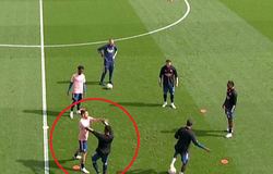  2 ngôi sao Arsenal "đấu võ" trên sân ngay trước trận gặp Fulham