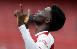 Saka lặp lại kỳ tích với Arsenal ở Ngoại hạng Anh sau 8 năm