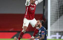Arsenal trớ trêu với thẻ đỏ nhiều hơn số bàn thắng