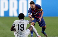 Hậu vệ Bayern đã biến hàng thủ Barca thành trò cười như thế nào?