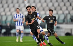 Bruno Fernandes vượt qua huyền thoại MU sau cú đúp tại Europa League