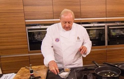 Đầu bếp Bayern tiết lộ chế độ ăn uống để vô địch Champions League