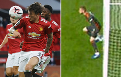CĐV MU nổi giận khi VAR đưa ra quyết định penalty gây tranh cãi