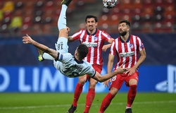 Giroud ghi bàn “xe đạp chổng ngược” được so sánh với Ronaldo