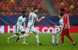 Giroud lập siêu phẩm sau khi tập luyện như cầu thủ 24