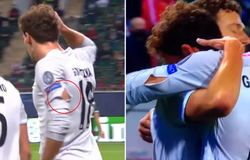 Ngôi sao Bayern Munich ăn mừng rách áo vì bắp tay… quá to