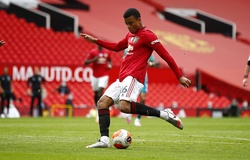 Greenwood thuận chân nào mà ghi bàn hai chân như một?