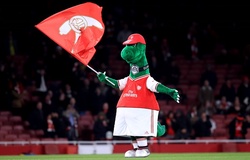Jerry Quy - Gunnersaurus của Arsenal sẽ được Ozil trả lương