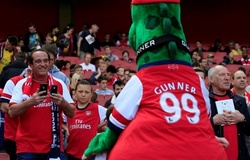 Jerry Quy, người đóng linh vật của Arsenal bị mất việc vì COVID-19