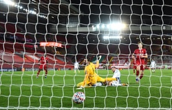 Liverpool hứng chịu thất bại ở Champions League theo cách khó tin