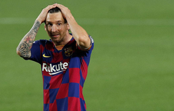 Messi không được lòng công chúng khi quyết định ở lại Barca