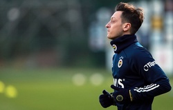 Hình ảnh đầu tiên về Mesut Ozil trong buổi tập với Fenerbahce
