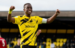 Thần đồng Moukoko ghi bàn trẻ nhất lịch sử Bundesliga