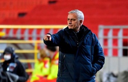 Mourinho nổi giận muốn thay hết 11 cầu thủ Tottenham trong hiệp 1