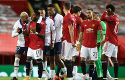 Sao MU thoát thẻ đỏ khó tin ở Champions League sau cú húc đầu