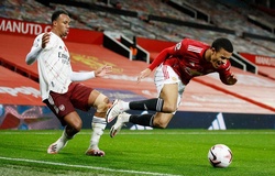 HLV MU bị cảnh báo có thể bị mất việc vì học trò