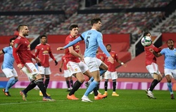 CĐV MU nổi giận với Maguire khi để hậu vệ Man City ghi bàn