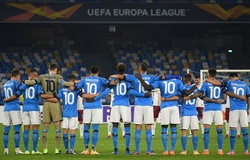 Napoli tưởng nhớ Maradona bằng những chiếc áo số 10 gây xúc động