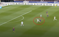 Ramos tắc bóng ngược khó tin khiến Messi mất cơ hội ghi bàn