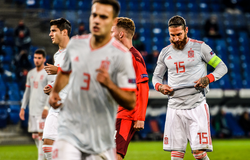 Ramos gây choáng khi sút hỏng 2 quả phạt đền cho Tây Ban Nha