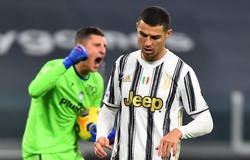 Tại sao Ronaldo không bị thay thế dù đá trận tệ nhất với Juventus?