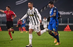 Ronaldo vượt qua kỷ lục của Pele bằng cú đúp cho Juventus