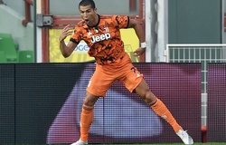 Ronaldo sút phạt đền kiểu Panenka giống như Pirlo cách đây 23 năm