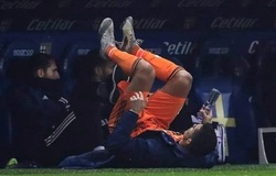 Cristiano Ronaldo được thay ra ghế dự bị vẫn… tập luyện
