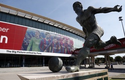 CĐV Barca vẽ tranh Messi và đồng đội ở mặt tiền sân Nou Camp