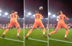 Xem thủ môn Arsenal mắc lỗi tai hại trong trận thua đậm Man City