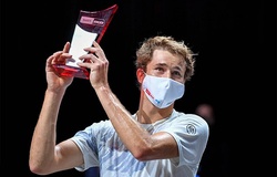 Zverev xua tan nỗi đau US Open bằng cách gieo ác mộng khác cho Auger-Aliassime