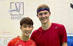 Viktor Axelsen biến Dubai thành nơi tập luyện cầu lông hấp dẫn