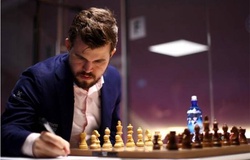 Kết quả bán kết giải cờ vua Legends of Chess ngày 31/7: Carlsen và Nepomniachtchi chiếm ưu thế