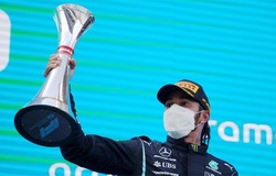 Xuất phát chậm, Lewis Hamilton vẫn vô địch Grand Prix F1 lần thứ 98