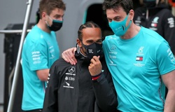 Trưởng đoàn F1 Mercedes: Hamilton không phải cái rốn của vũ trụ