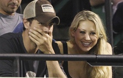 Khoe hình con - niềm vui mới của "nữ hoàng" Anna Kournikova