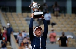 Kết quả tennis Roland Garros mới nhất: Nữ hoàng mới người Séc, cô gái Nga quá "đen"!