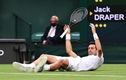 Kết quả tennis Wimbledon mới nhất: Tsitsipas thua sốc, Djokovic mất set!