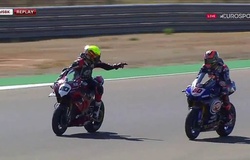 Xem ngay cảnh 2 tay đua mô tô đùa với tử thần tại World Superbike