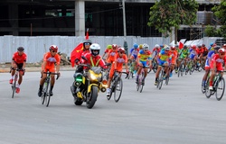 Cúp truyền hình TP.HCM 2020: Hình ảnh đoàn đua dâng hương quê Bác 