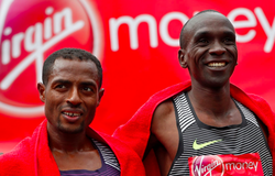 Eliud Kipchoge - Kenenisa Bekele: Cuộc đọ giày thập kỷ của hai gã khổng lồ marathon