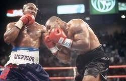 Nghe Holyfield kể chuyện sparring với thiếu niên Mike Tyson 