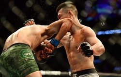 Nhìn lại những pha kết liễu muộn màng nhất UFC
